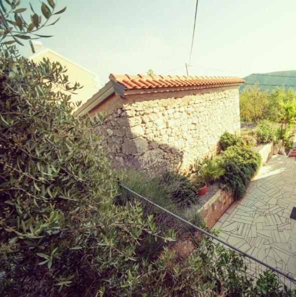 Apartman Sous Les Rochers Grižane Exterior foto